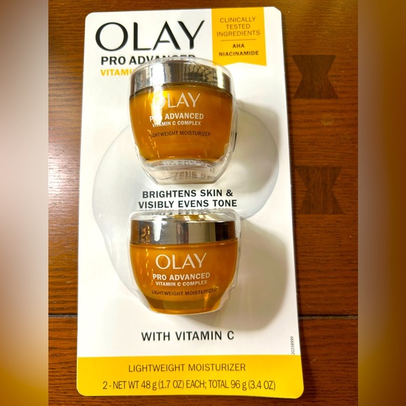 Olay - Pro Advanced - Vitamin C Complex - light weight moisturizer - Picture 1 of 3